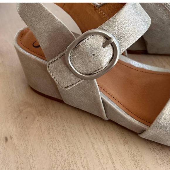 NEW SOFFT women's vaya wedge sandal in silver stone - Picture 1 of 3